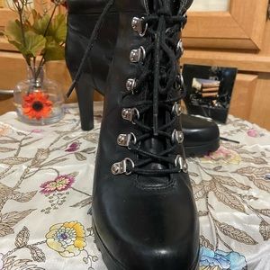 Lauren Ralph Lauren ankle boots size 7.5